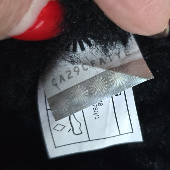 UGG - Picture 9 of 17